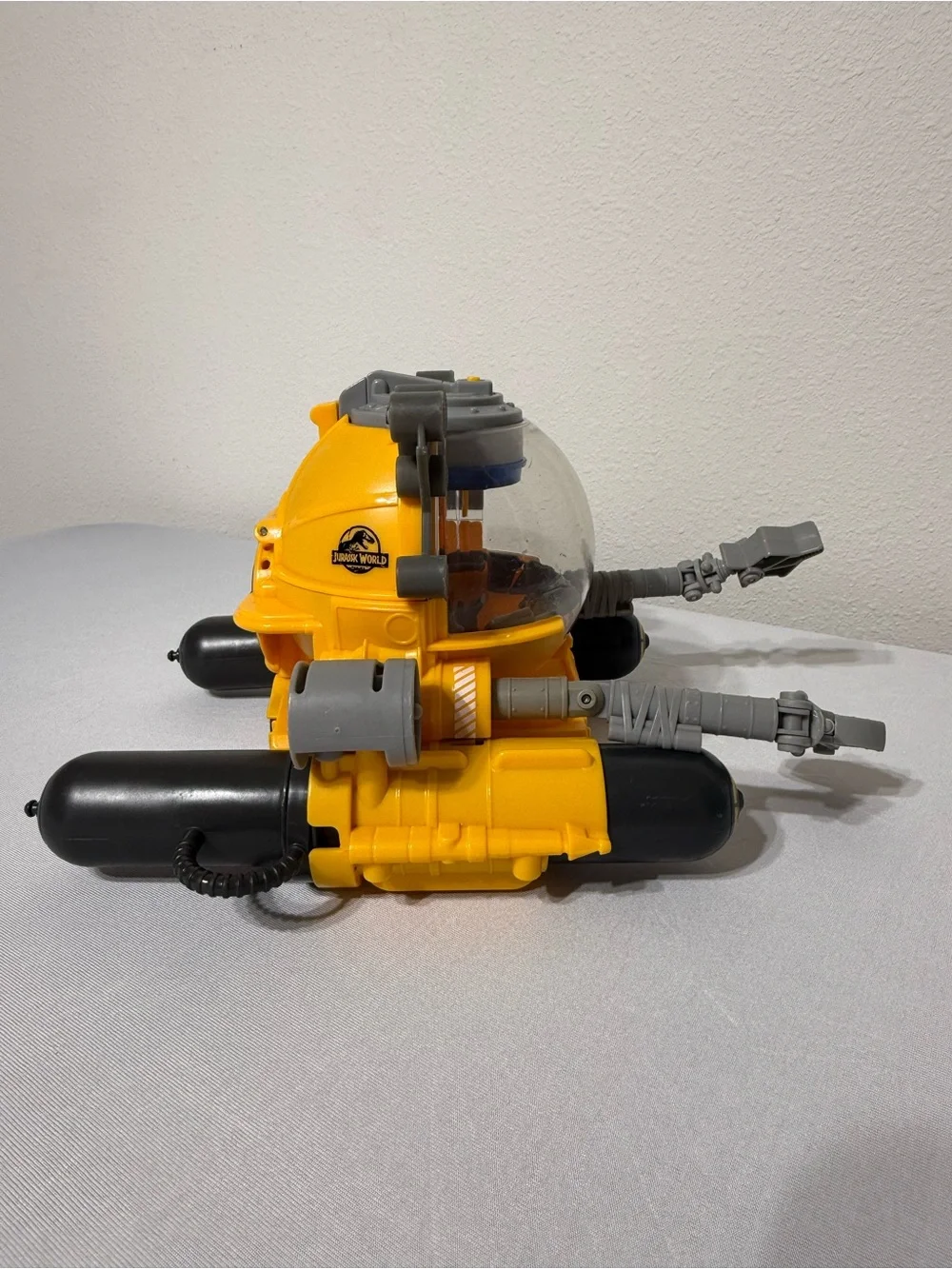 Mattel Jurassic World Deep Dive Submarine Vehicle Toy with Working Lights 2017